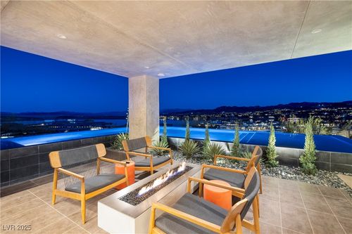 32 Highland Cove Ln, Henderson, NV, 89011-5048 | Card Image