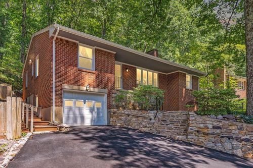 2702 Yellow Mountain Rd Se, Roanoke, VA, 24014-3435 | Card Image