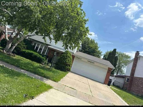 15401 Vivian St, Taylor, MI, 48180-5021 | Card Image