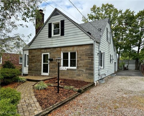 823 Washington Ave, Cuyahoga Falls, OH, 44221-2021 | Card Image