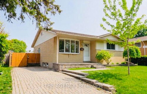615 Dogwood Lane, Waterloo, ON, N2L4Y2 | Card Image