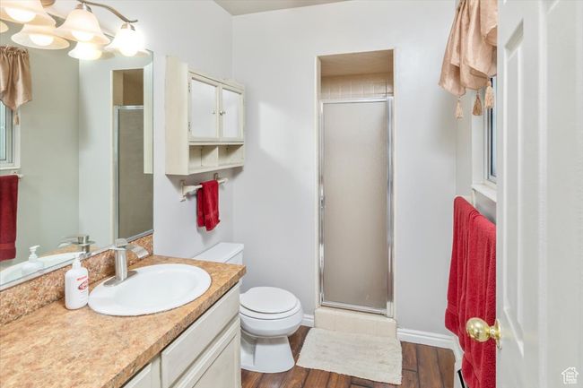 Bathroom 2 with a shower, and vanity | Image 24