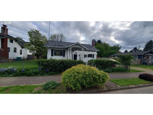 8420 N Smith St, Portland, OR, 97203-2241 | Card Image