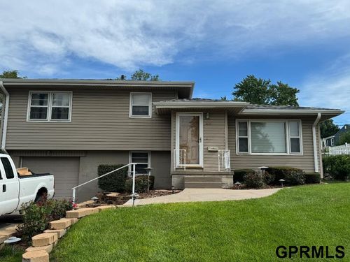 8002 Pasadena Ave, Omaha, NE, 68124-4075 | Card Image