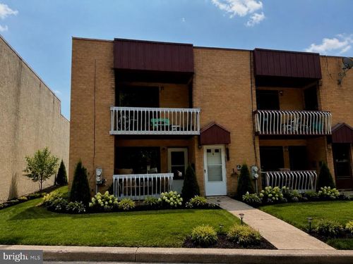 7525 Calvert St, Philadelphia, PA, 19152-4120 | Card Image