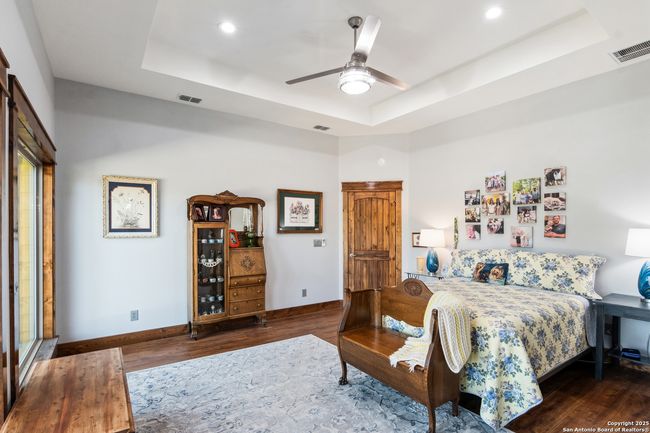 381 Camino Primero, House other with 3 bedrooms, 2 bathrooms and null parking in Leakey TX | Image 30