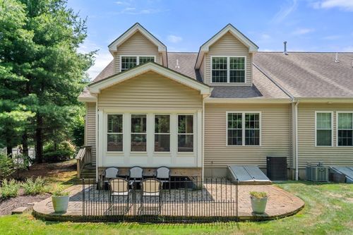 26-26 Stonebridge Dr, Hanson, MA, 02341-3104 | Card Image