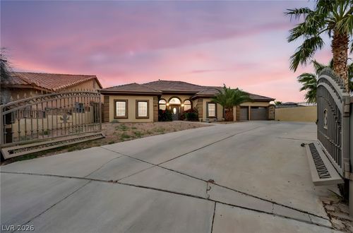 828 Singing Drum Dr, Henderson, NV, 89002-0403 | Card Image