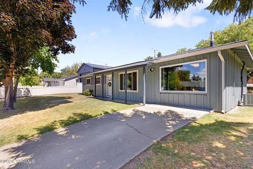 207 Adams Park Dr, Zillah, WA, 98953-9400 | Card Image
