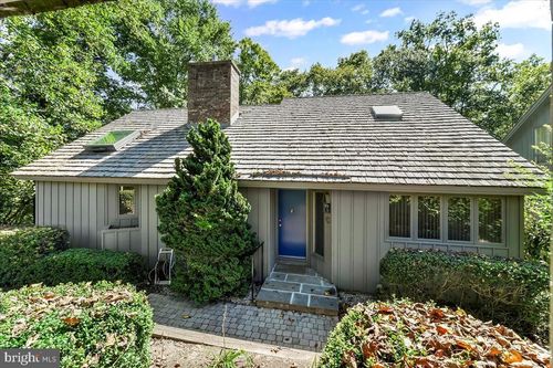 25 Southridge Dr, KENNETT SQUARE, PA, 19348-2714 | Card Image