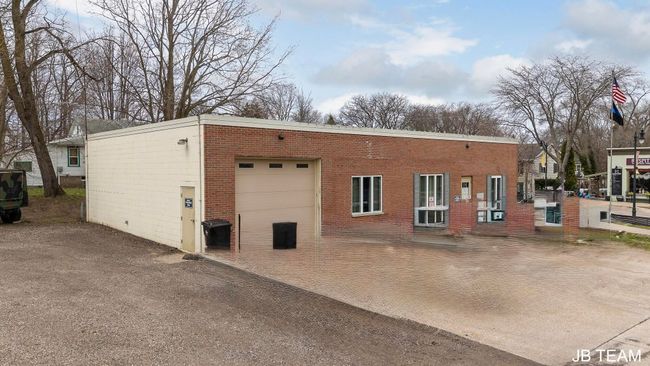 47 W Center St, Home with 0 bedrooms, 2 bathrooms and 4 parking in Douglas MI | Image 4