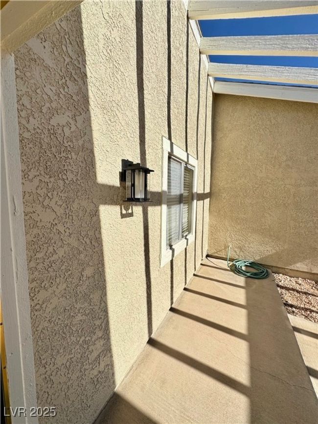 Exterior view of stucco siding | Image 15