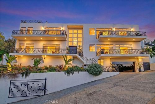 3952 Oakfield Dr, Sherman Oaks, CA, 91423-4400 | Card Image