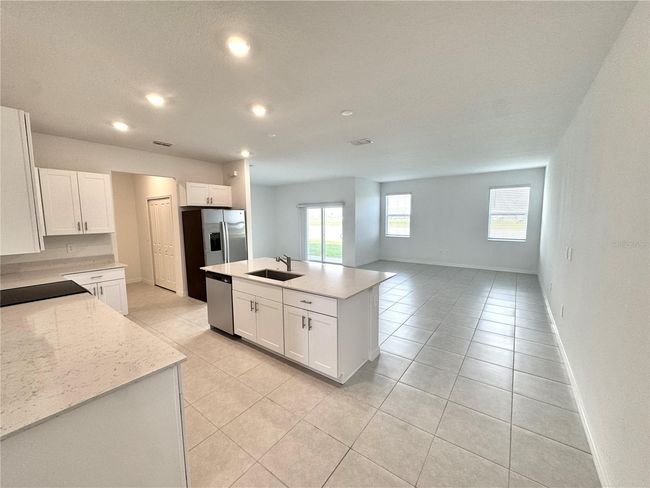 Kitchen / Living Room / Dining Room | Image 4