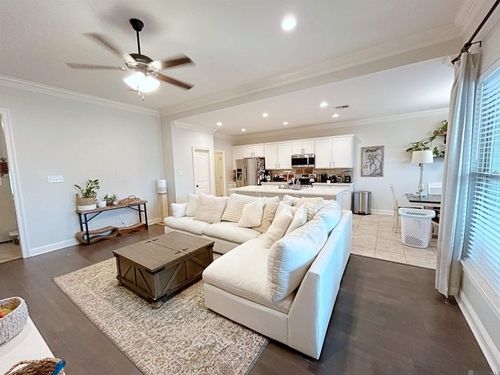 6135 Lake Bend Dr, Baton Rouge, LA, 70820-5326 | Card Image