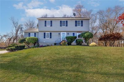 View of front facade featuring a front lawn | Image 1