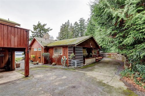 8270 Sabre Rd, Lantzville, BC, V0R2H0 | Card Image