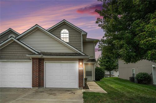 906 Sw Peach Tree Ln, Blue Springs, MO, 64064-7814 | Card Image