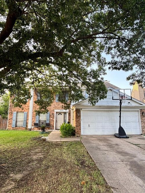 2630 Winslow Dr, Grand Prairie, TX, 75052-3811 | Card Image