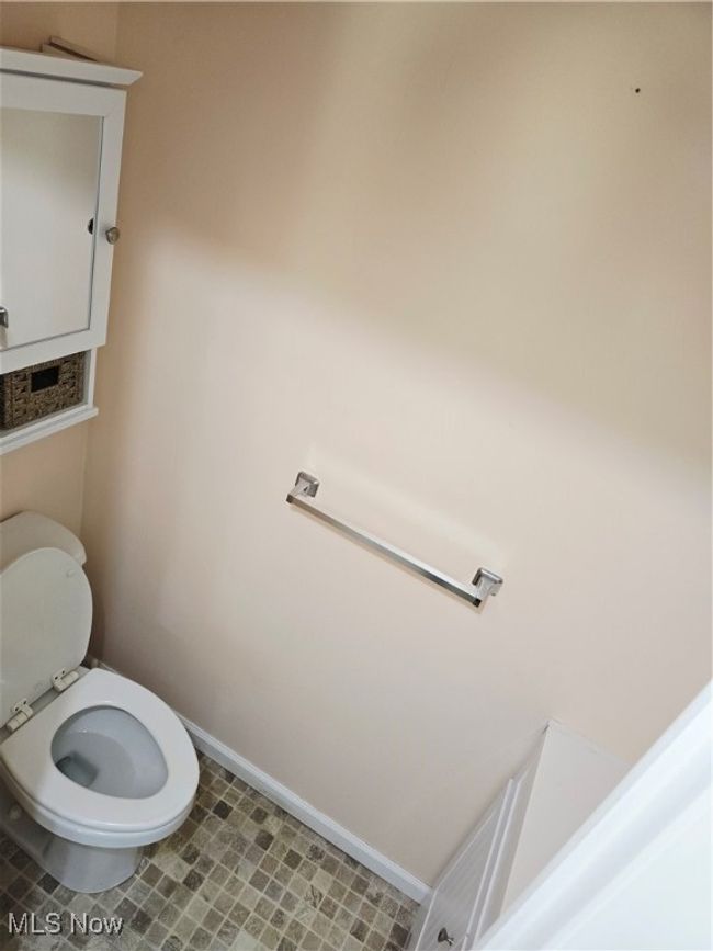 Master Bedroom Bathroom with toilet | Image 16