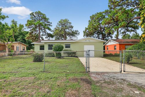 3003 Avenue M, Fort Pierce, FL, 34947-1917 | Card Image