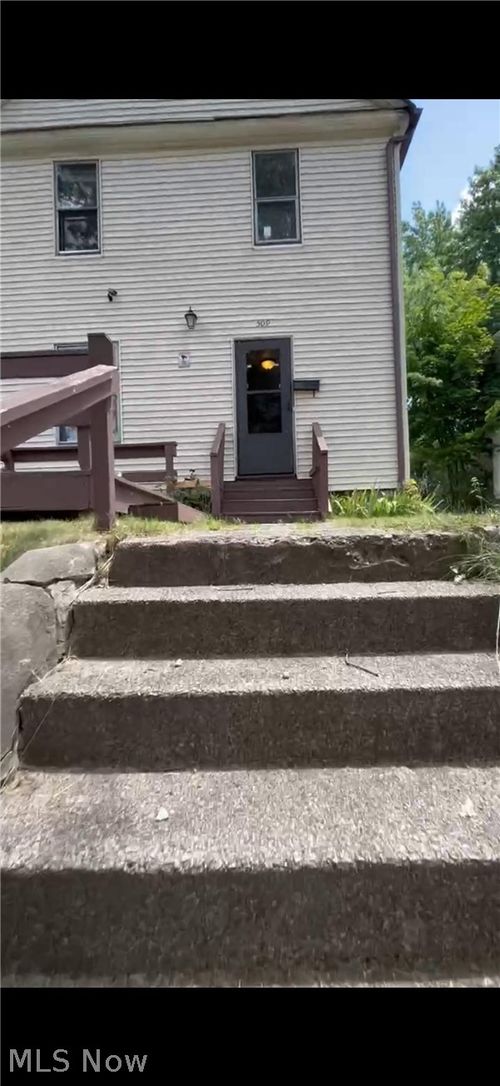 509 Rentschler St, Akron, OH, 44304-1724 | Card Image