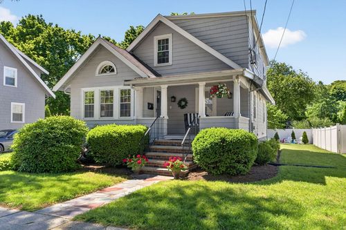 18 Hanson St, Wakefield, MA, 01880-4255 | Card Image