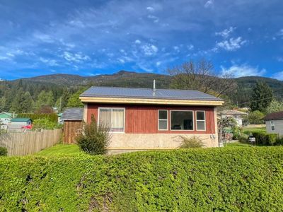 1610 Eastman Ave, House other with 2 bedrooms, 1 bathrooms and 3 parking in Riondel BC | Image 1