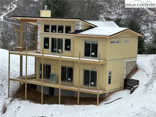 19 Cozy Cabins Cir, Piney Creek, NC, 28663-3010 | Card Image