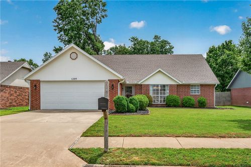 1209 N 34th St, Rogers, AR, 72756-1490 | Card Image