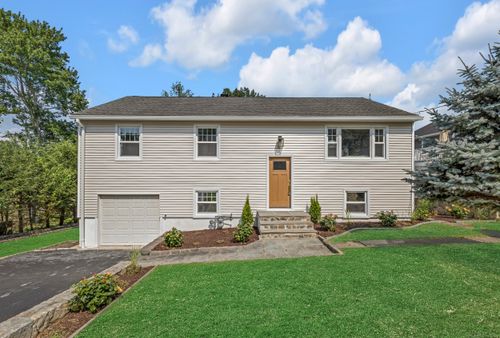 39 Cambridge Dr, Greenwich, CT, 06831-4132 | Card Image