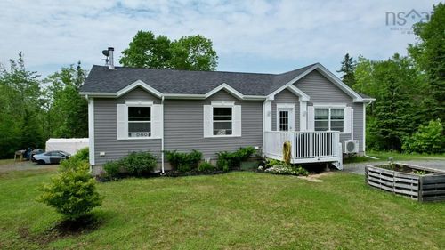 10205 Highway 204, Oxford, NS, B0M1P0 | Card Image
