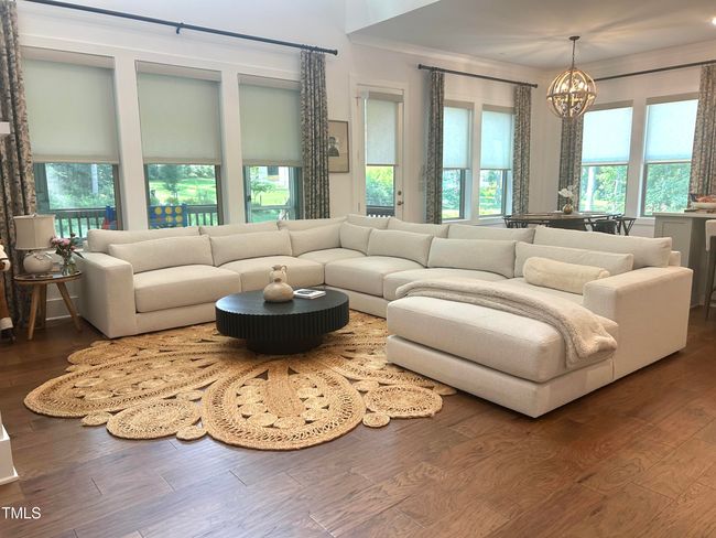 Main Living Area | Image 10