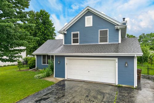 8448 Centaur Dr, Machesney Park, IL, 61115-2703 | Card Image