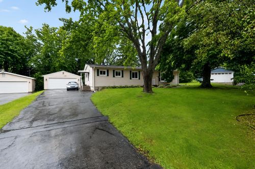 7033 Clover Ct, Burlington, WI, 53105-9079 | Card Image