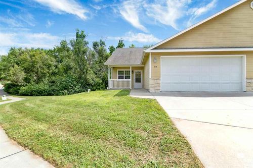 614 Highland Ridge Dr, Manhattan, KS, 66503-8764 | Card Image