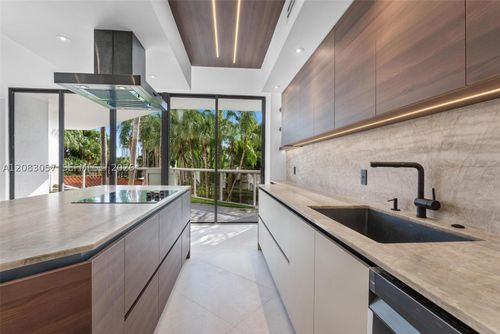 213-3610 Yacht Club Dr, Aventura, FL, 33180-3542 | Card Image