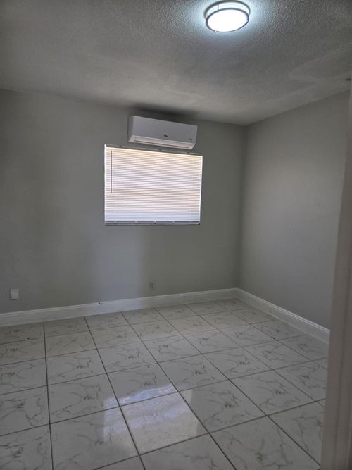 bb-581 Ne 34th Ct, Oakland Park, FL, 33334-2109 | Card Image