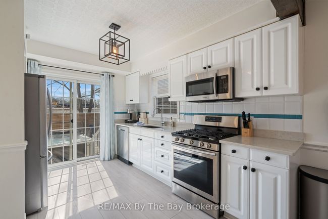 15 Baker St, House other with 4 bedrooms, 2 bathrooms and 4 parking in Wasaga Beach ON | Image 10