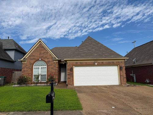 2241 Purple Leaf Ln, Cordova, TN, 38016-5372 | Card Image