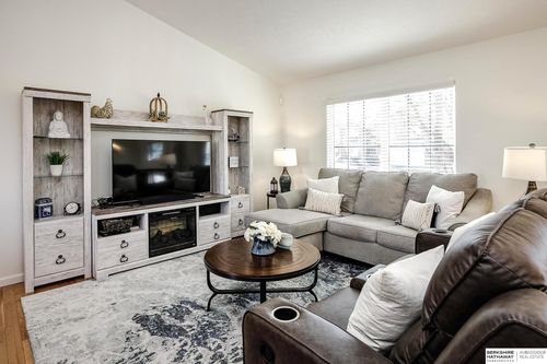 16914 Tibbles St, Omaha, NE, 68116-3118 | Card Image