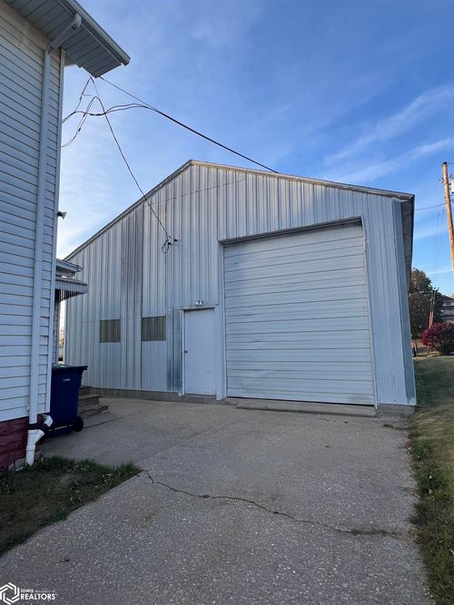 304 6th St, Victor, IA, 52347-7739 | Card Image