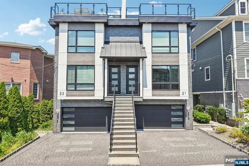 21 Cumbermeade Rd, Fort Lee, NJ, 07024-4112 | Card Image