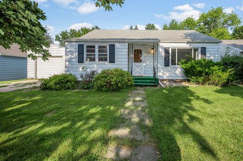 506 9th St N, Mountain Lake, MN, 56159-1511 | Card Image