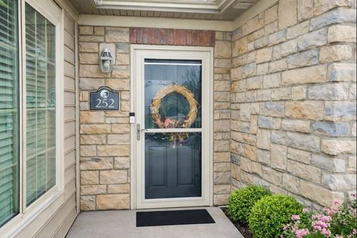 252 Fair Meadow Dr, Washington, PA, 15301-6108 | Card Image