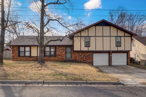 3839 N Stewart Ave, Springfield, MO, 65803-4838 | Card Image