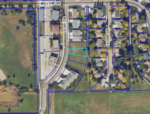 1612 Olive Dr, ABERDEEN, SD, 57401-1131 | Card Image