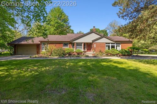 21105 Hugo St, Farmington Hills, MI, 48336-5141 | Card Image