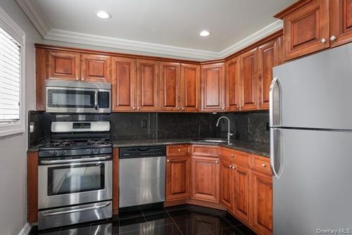 4-2e-60 Johnson Ave, Sayville, NY, 11782-1134 | Card Image