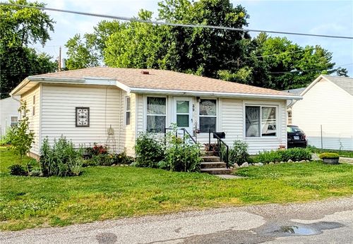 39 W Vine Ave, Charleston, IL, 61920-1062 | Card Image